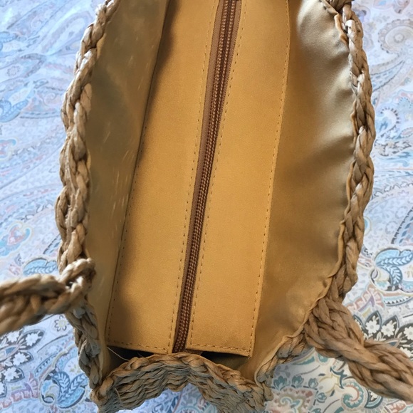 NWOT Raw Straw Zippered Handbag!! Adorable - Picture 3 of 6